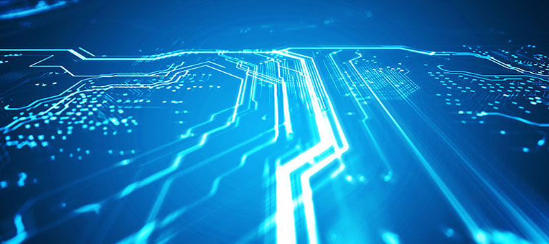 新能源高壓線束是指用于傳輸高壓電力和信號(hào)的電線束，通常用于電動(dòng)汽車、混合動(dòng)力汽車和其他新能源設(shè)備中。與傳統(tǒng)汽車相比，新能源車輛使用更高電壓的電力系統(tǒng)，因此需要使用高壓線束來(lái)傳輸電能。